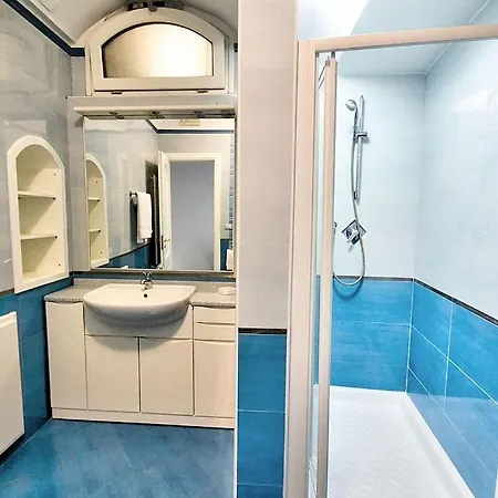 Sleeps 5 Air Con Wifi شقة *