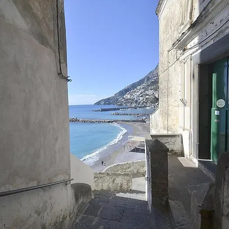 Sleeps 5 Air Con Wifi